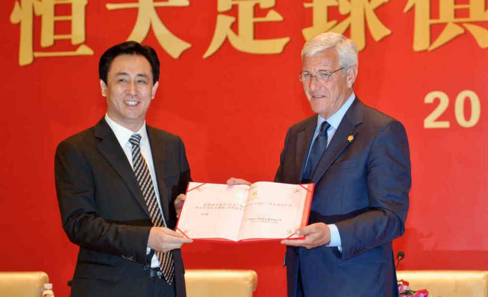 ”甄珍谦逊说道,是同学帮她报名、李翰祥和李行导演的一路支持,才这样误打误撞闯荡影坛。